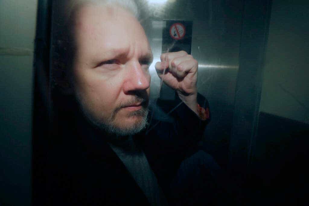Estados Unidos presenta 18 nuevos cargos contra Assange