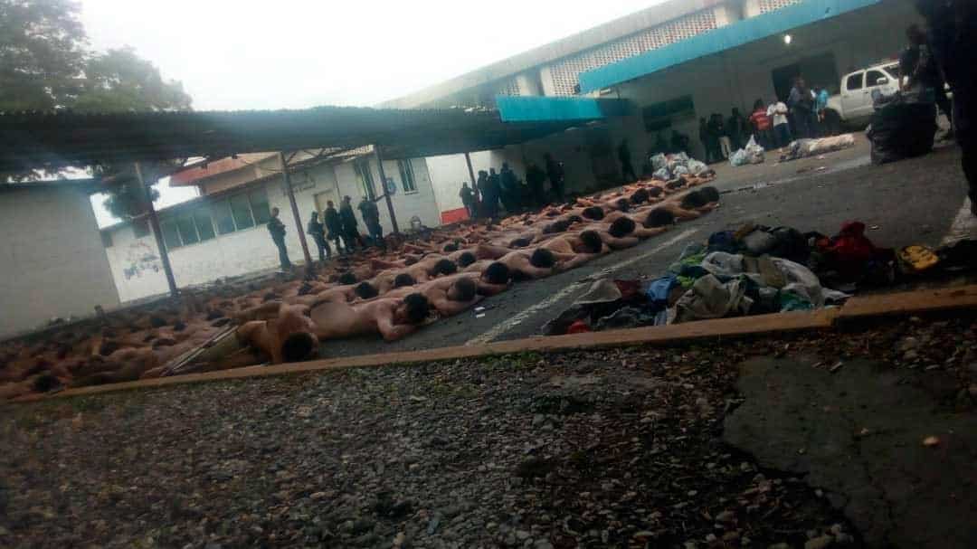Motín en cárcel de Venezuela deja 23 reos muertos y 14 heridos