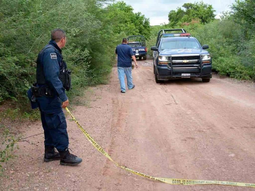 Tiran 2 cuerpos en la carretera; tenían disparos