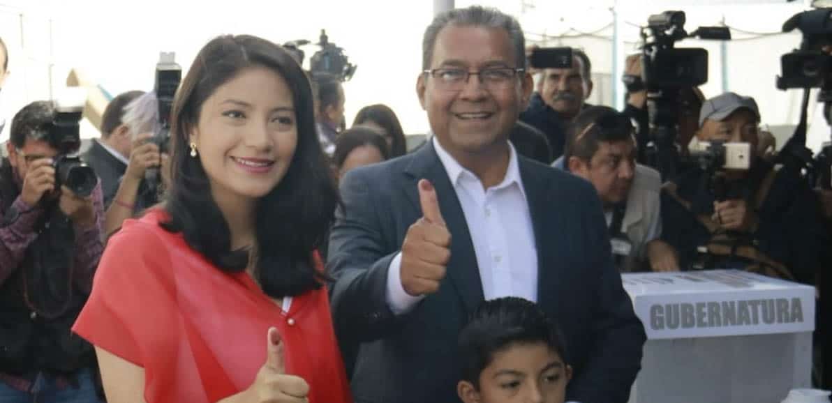 Vota Alberto Jiménez, candidato del PRI a gobernador de Puebla