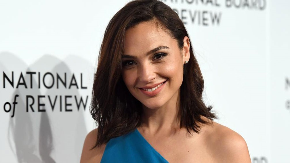 Gal Gadot rompe corazones con póster de Wonder Woman 1984