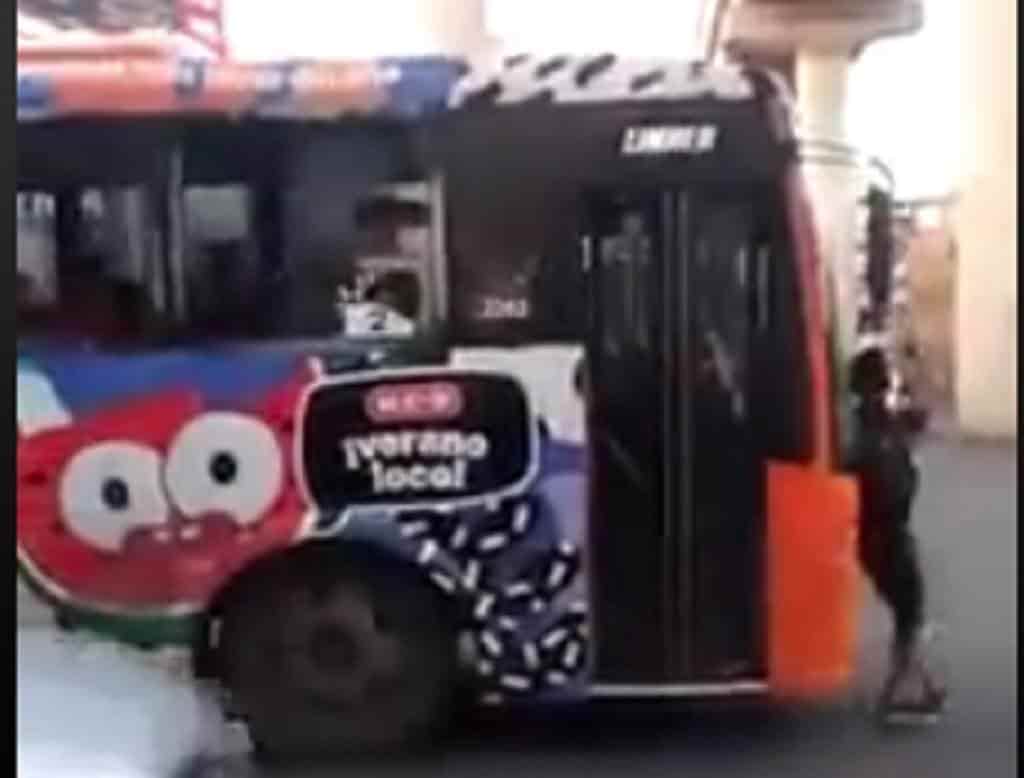 Joven no deja avanzar al Ruta 2