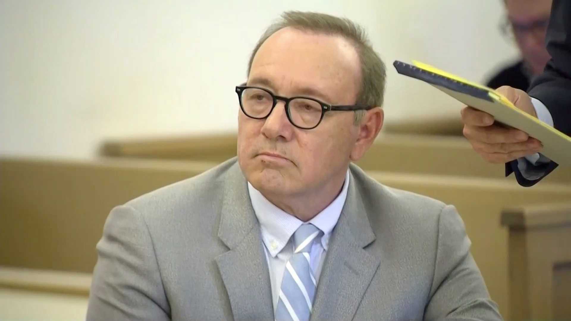 Interrogan a Kevin Spacey sobre denuncias por acoso