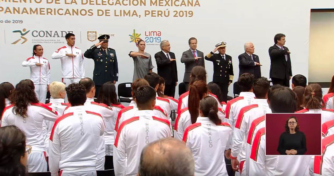 López Obrador abandera a deportistas que irán a Lima 2019