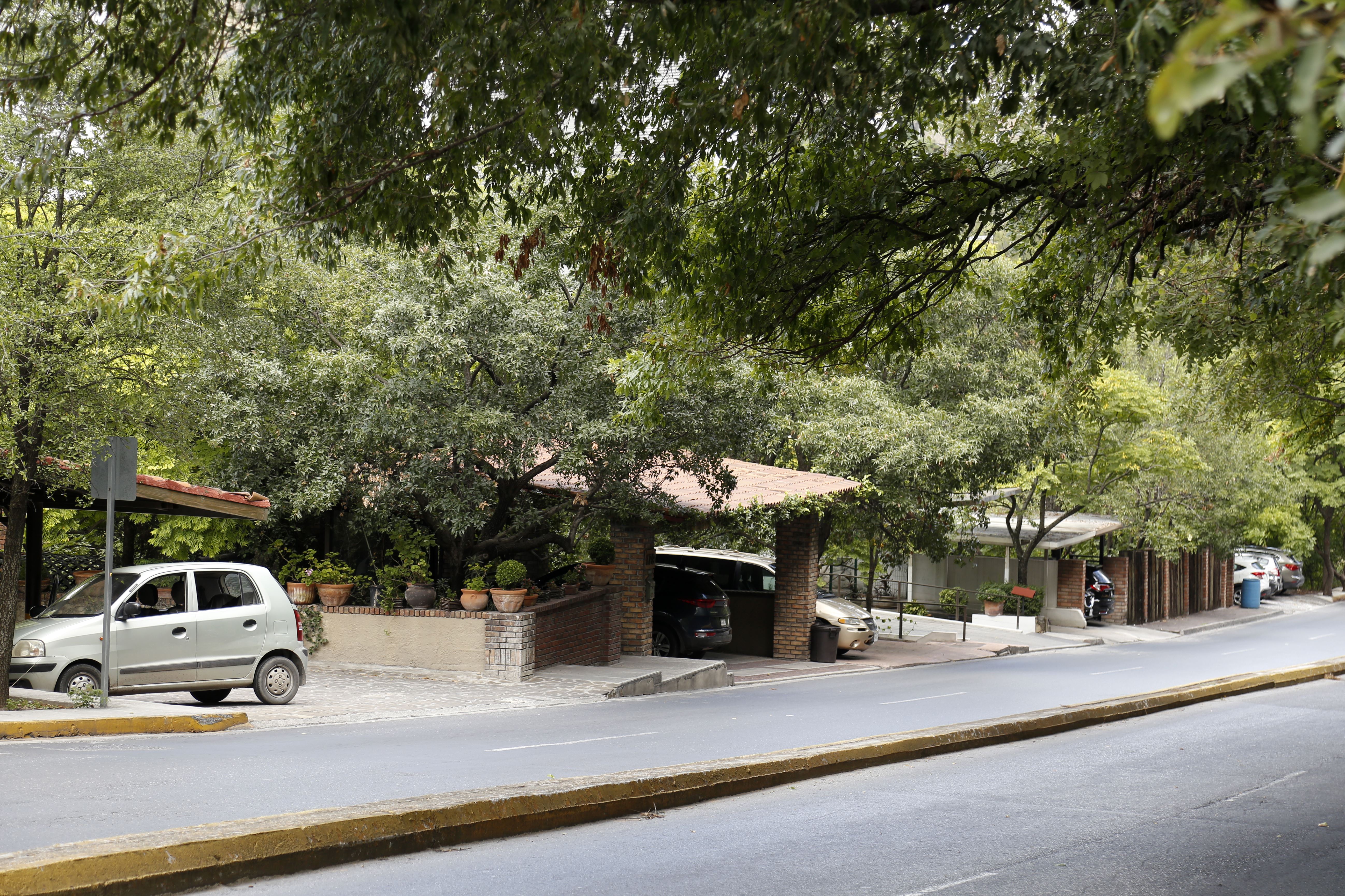 Denuncian 'invasión' en San Pedro; proliferan oficinas clandestinas