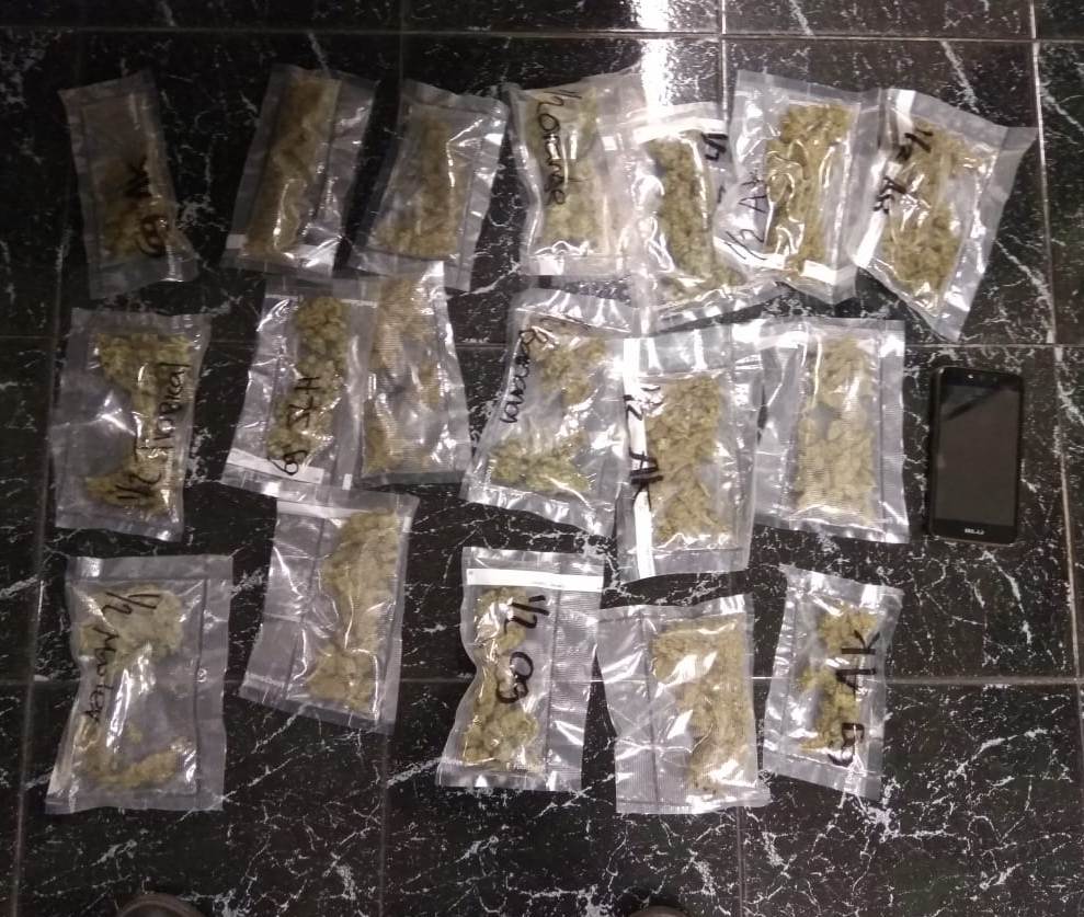 Atrapan a repartidor de comida con droga en Santa Catarina