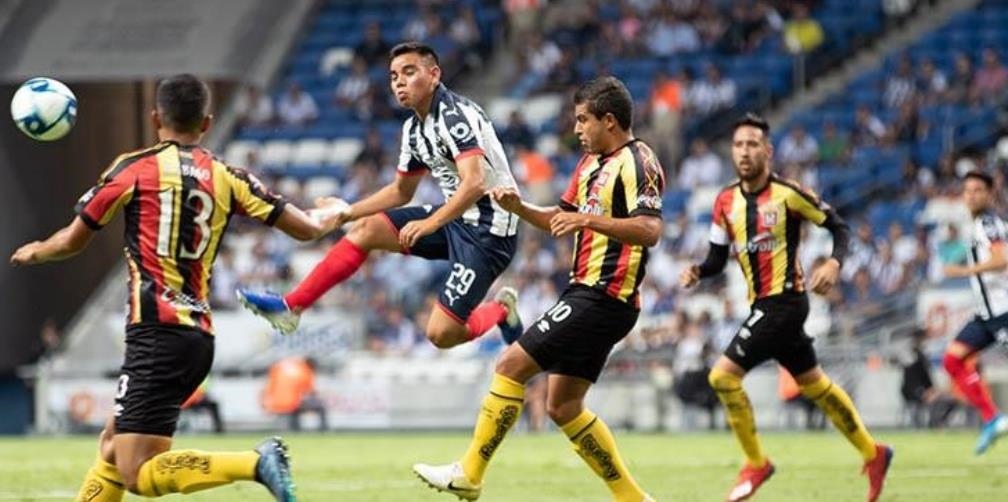 A Rayados le faltó contundencia, dice Alonso; Rayas aplaude a sus Leones