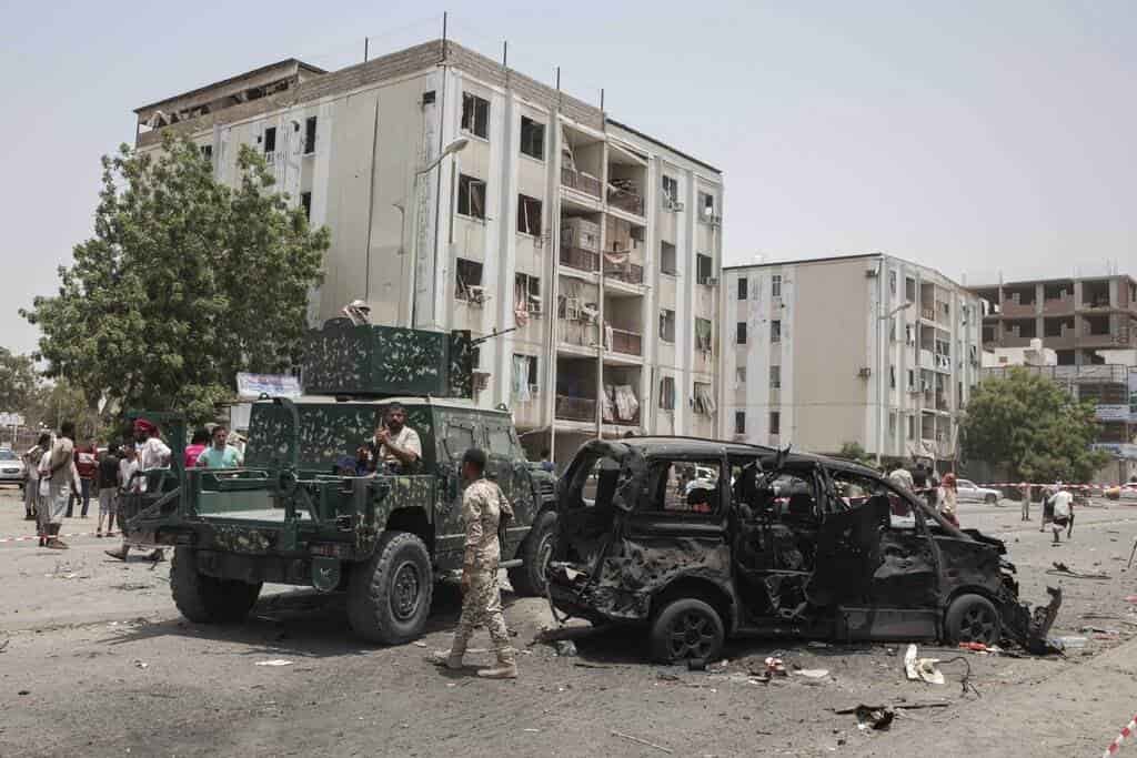 Atentados suicidas y lanzamiento de misil dejan al menos 51 muertos en Yemen