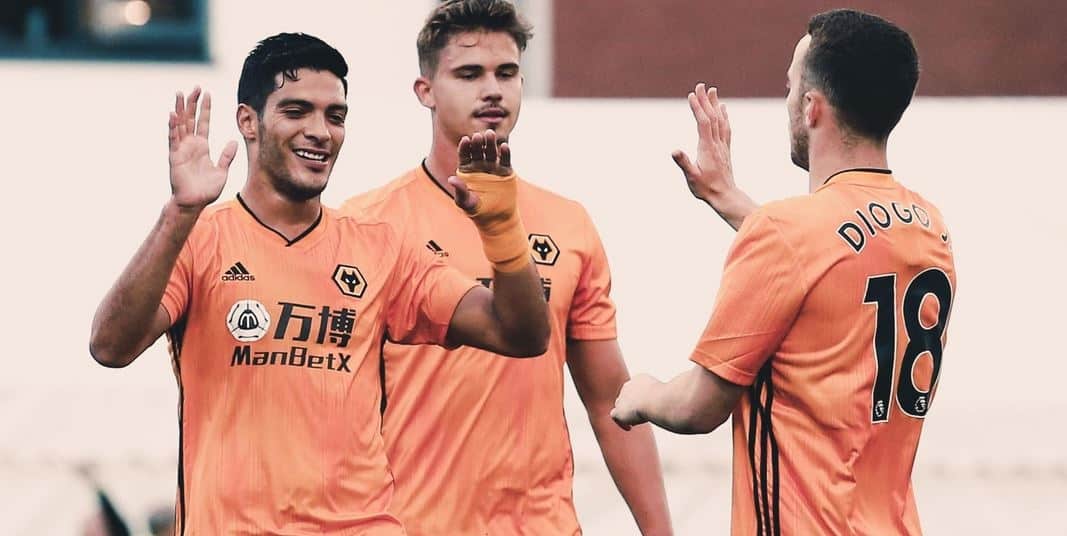 Raúl Jiménez hace doblete y Wolverhampton continúa avanzando en la Europa League