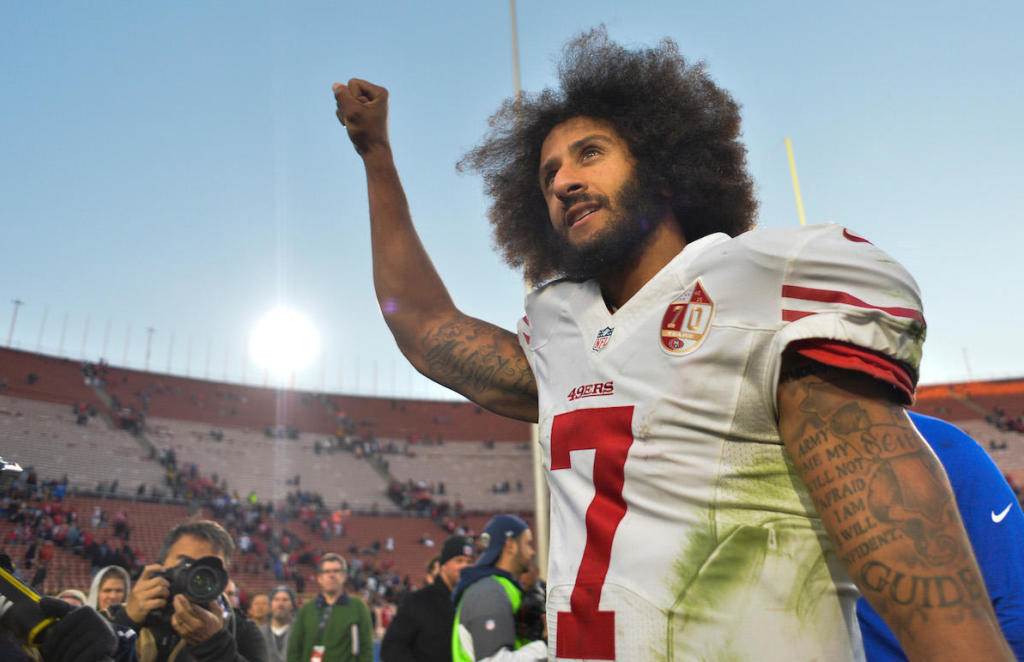 Colin Kaepernick sigue buscando trabajo pero nadie lo contrata
