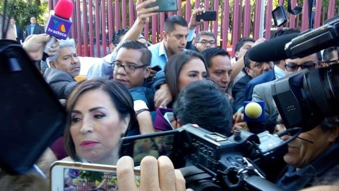 'Vengo a dar la cara como lo prometí', afirma Rosario Robles al arribar al Reclusorio Sur