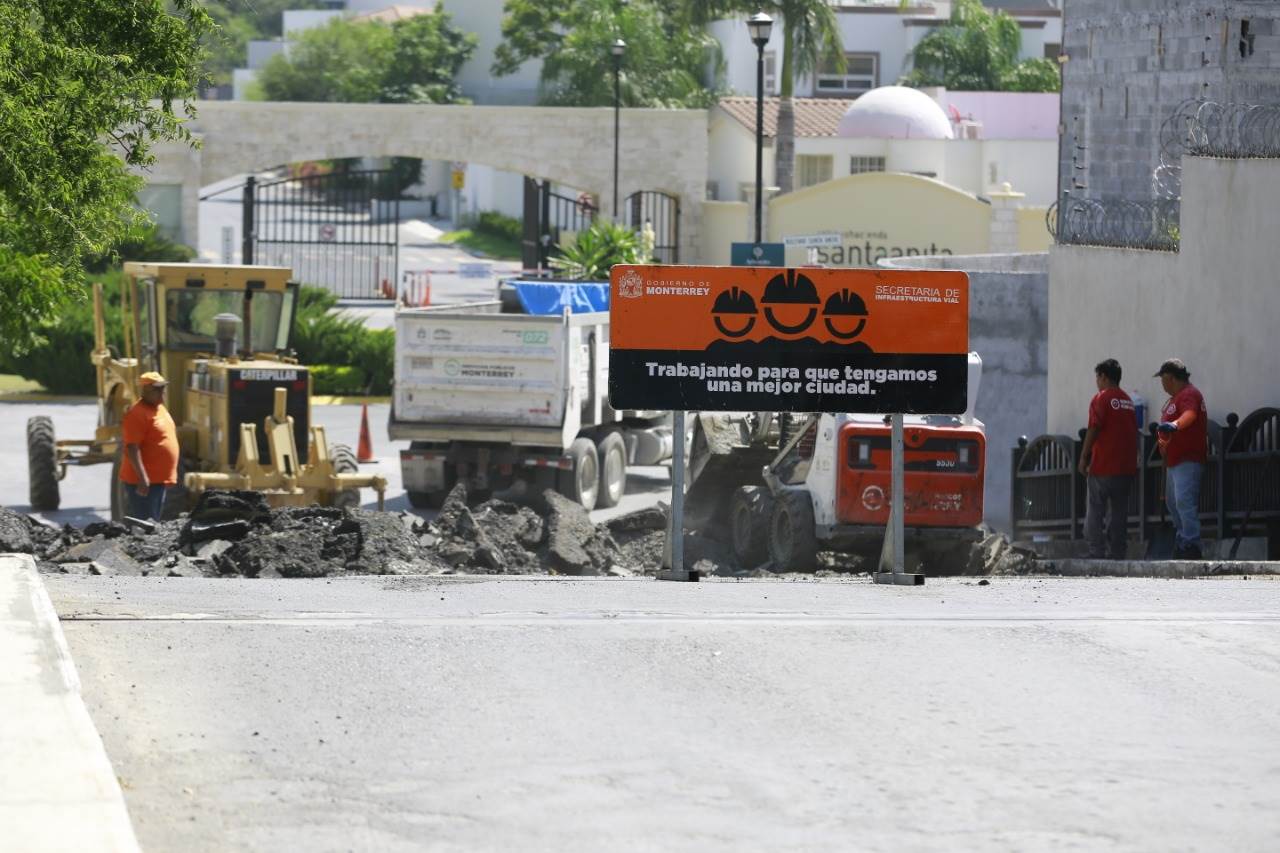 Reparan en Monterrey 10 mil metros cuadrados de pavimento esta semana