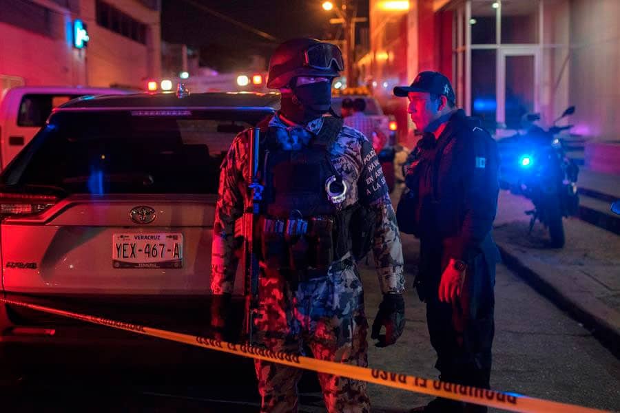 Gobernador de Veracruz promete que crimen den bar no quedará impune