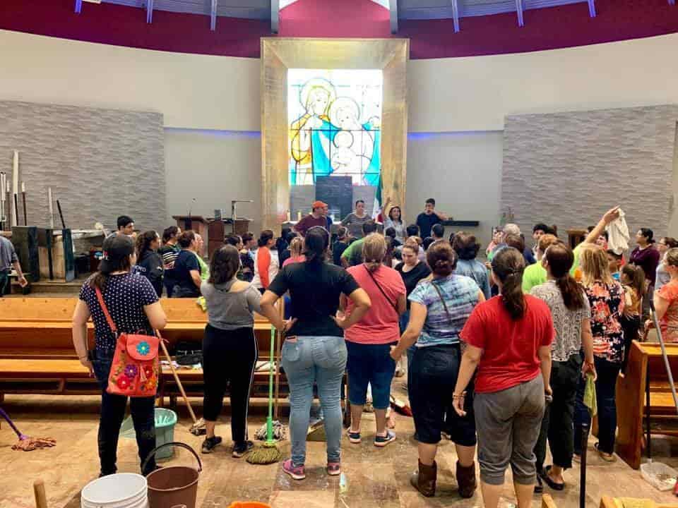 Fieles reparan en menos de 6 horas daños en la Parroquia Natividad del Señor