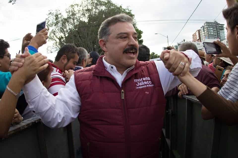 Inhabilitan y multan a dos farmacéuticas del exsuperdelegado Carlos Lomelí