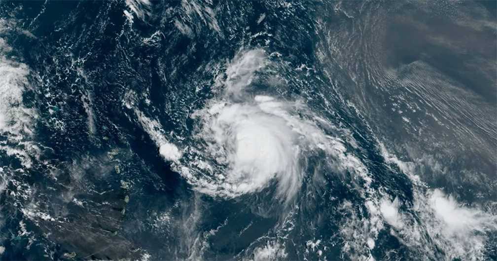 Jerry se convierte en huracán categoría 1