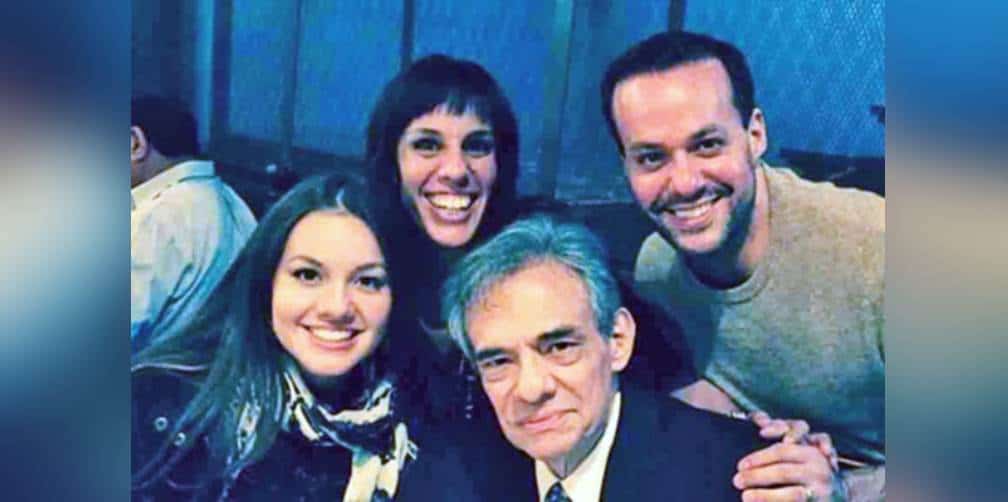 Pleito entre hermanos ensucia despedida digna de 'El Príncipe de la Canción'
