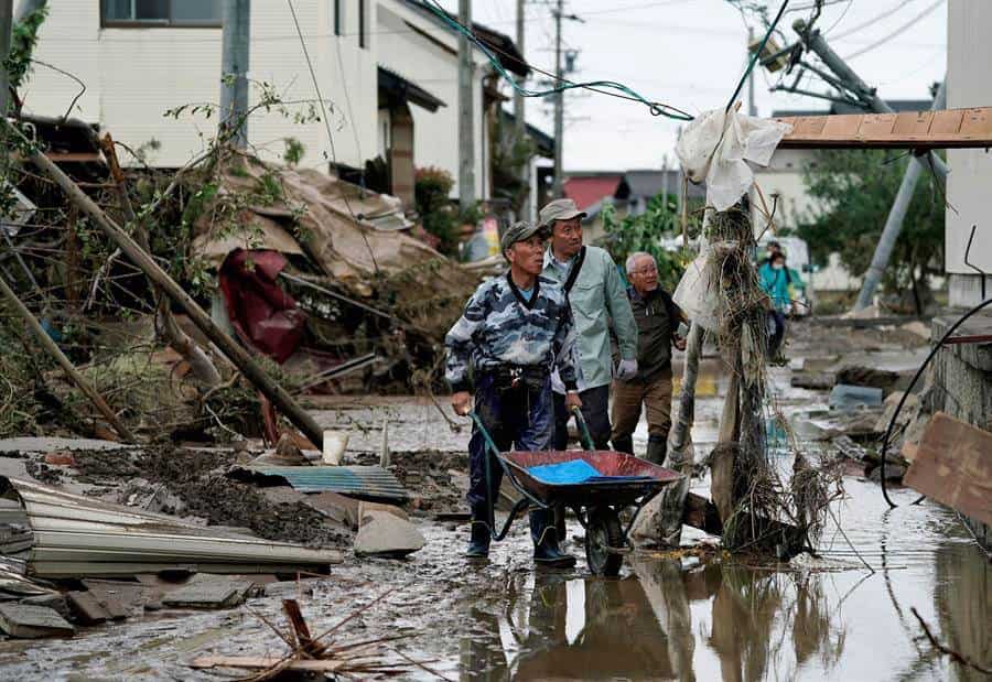 Aumenta a 56 cifra de muertos por tifón Hagibis en Japón