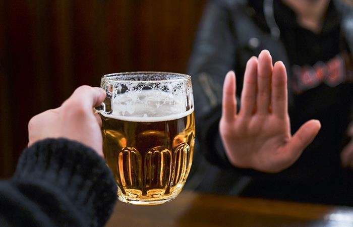¿Sufres de migraña? Evita consumir cerveza y quesos