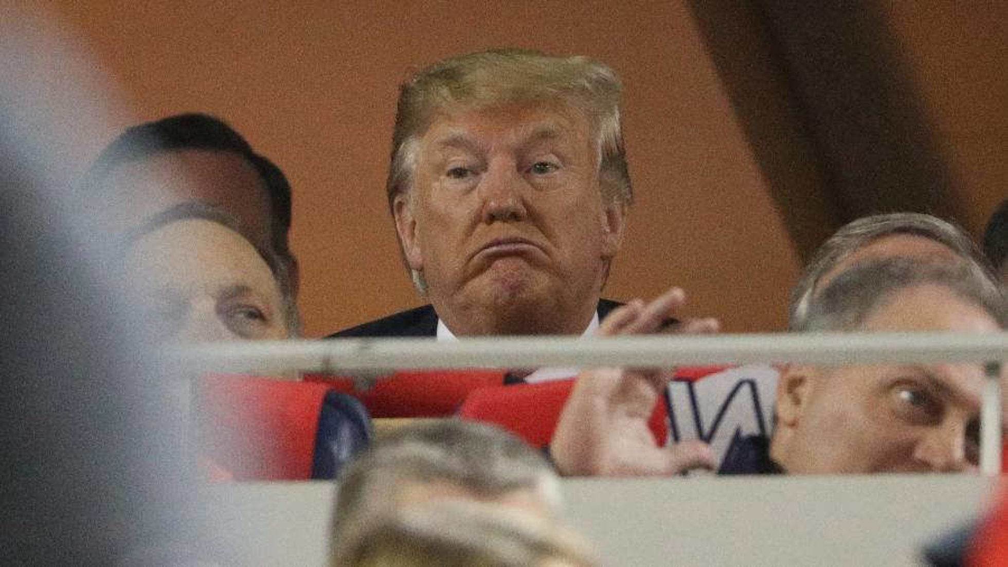 '¡Enciérrenlo!': Mega abucheo a Trump en partido de la Serie Mundial'