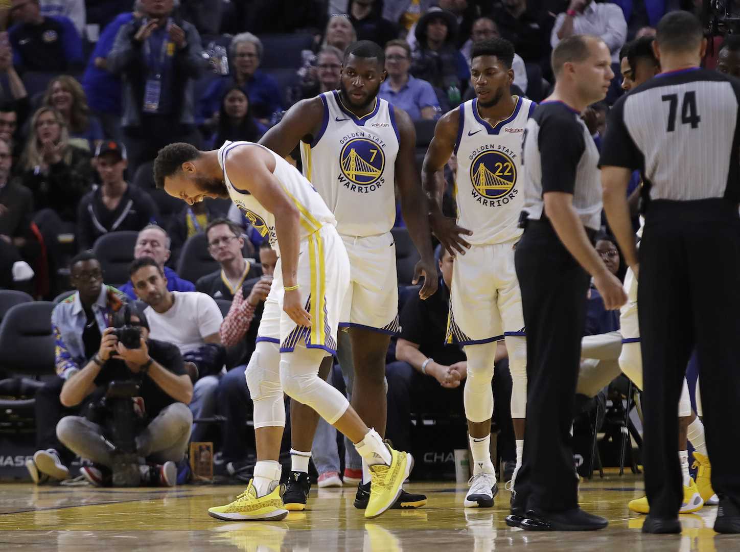 Curry se opera la mano y se ausentará al menos 3 meses