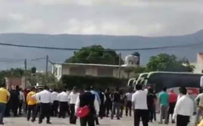Normalistas secuestran autobuses en Tuxtla Gutiérrez, Chiapas