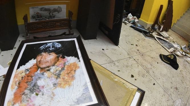 Ciudadanos vandalizan y saquean la casa de Evo Morales en Bolivia