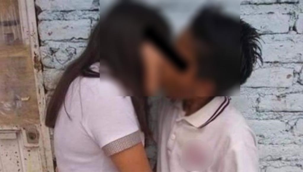 Suegra regaña a su hija tras ver foto donde aparece besando a un niño