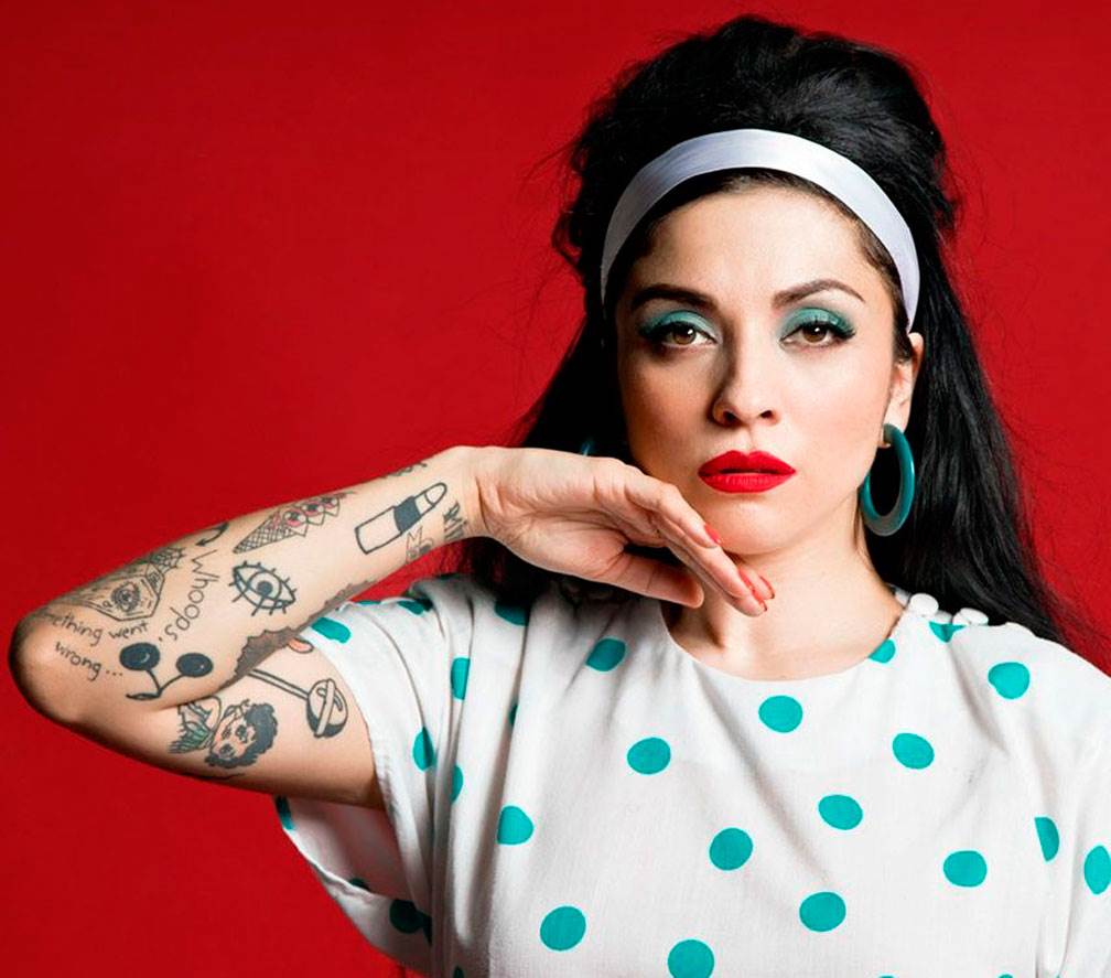 Mon Laferte se presenta en Monterrey con el corazón dividido