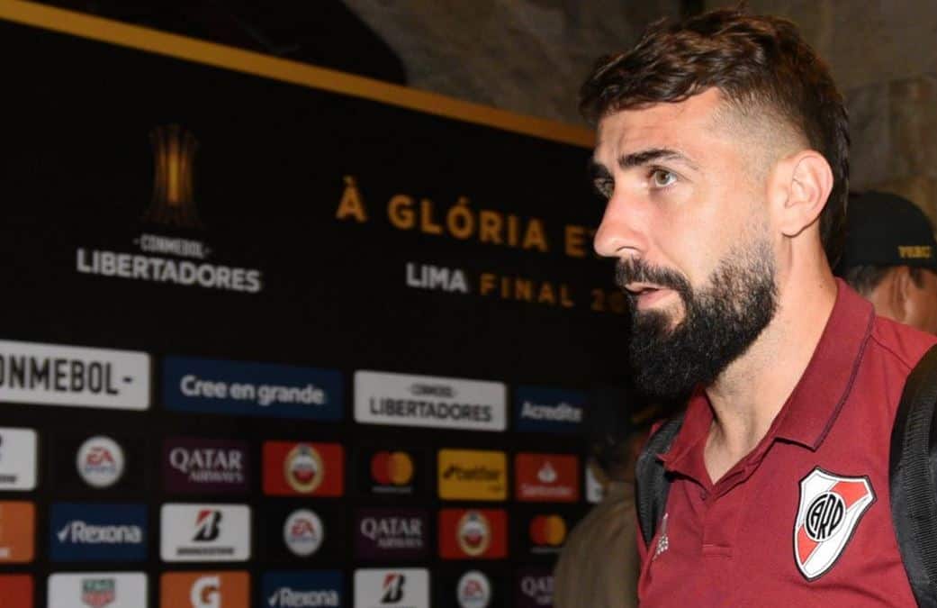 Aterriza River Plate en Lima para final de Copa Libertadores