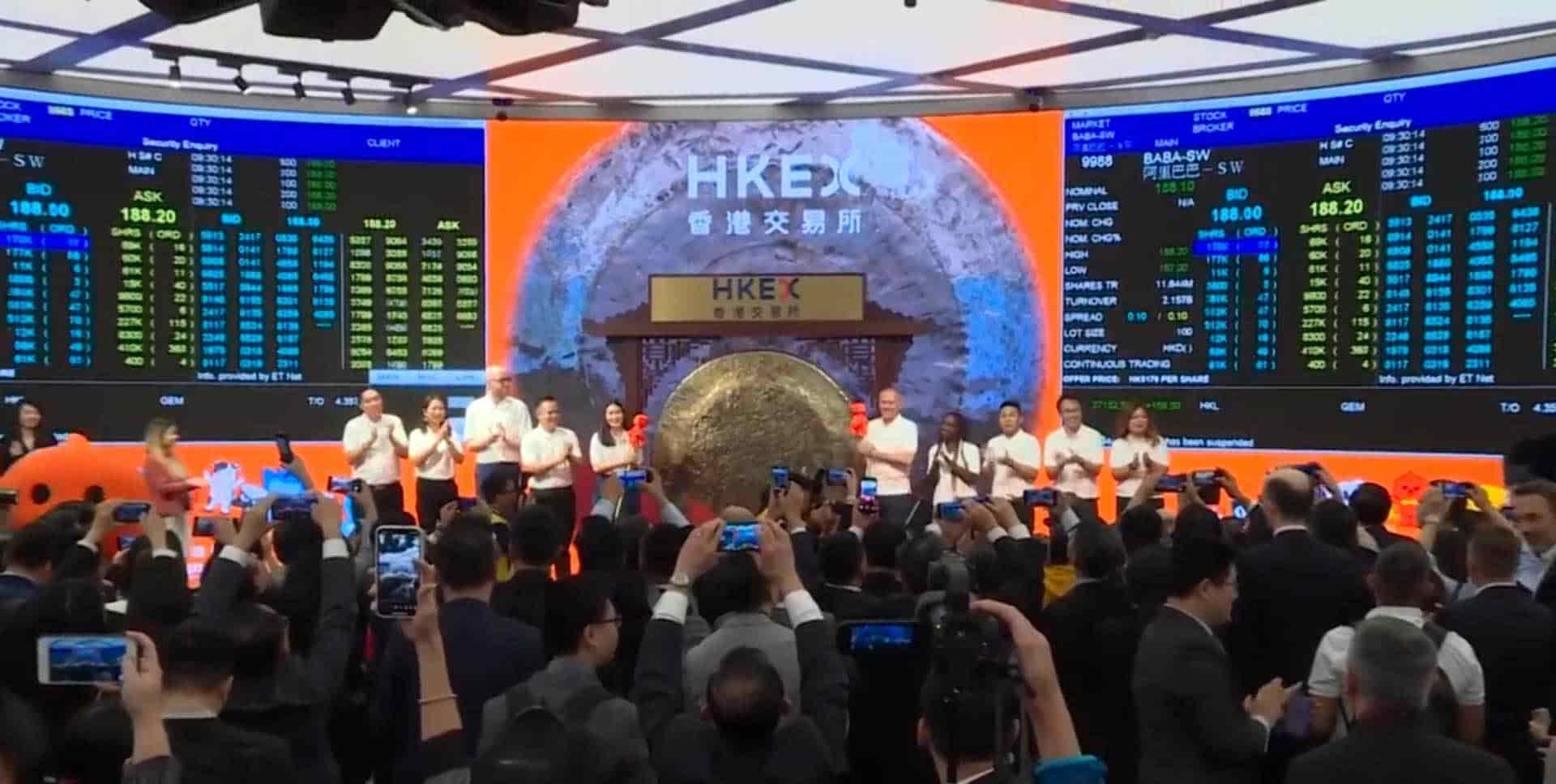 Alibaba 'despega' casi un 7 % en su debut en la Bolsa de Hong Kong