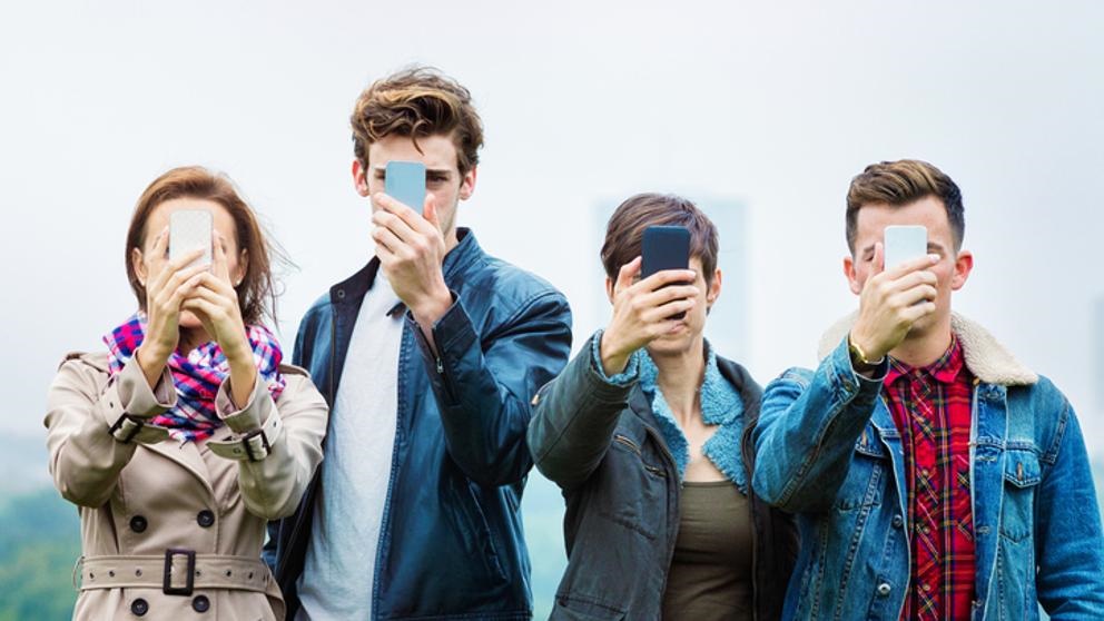 Aumentan trastornos mentales por adicción a celulares