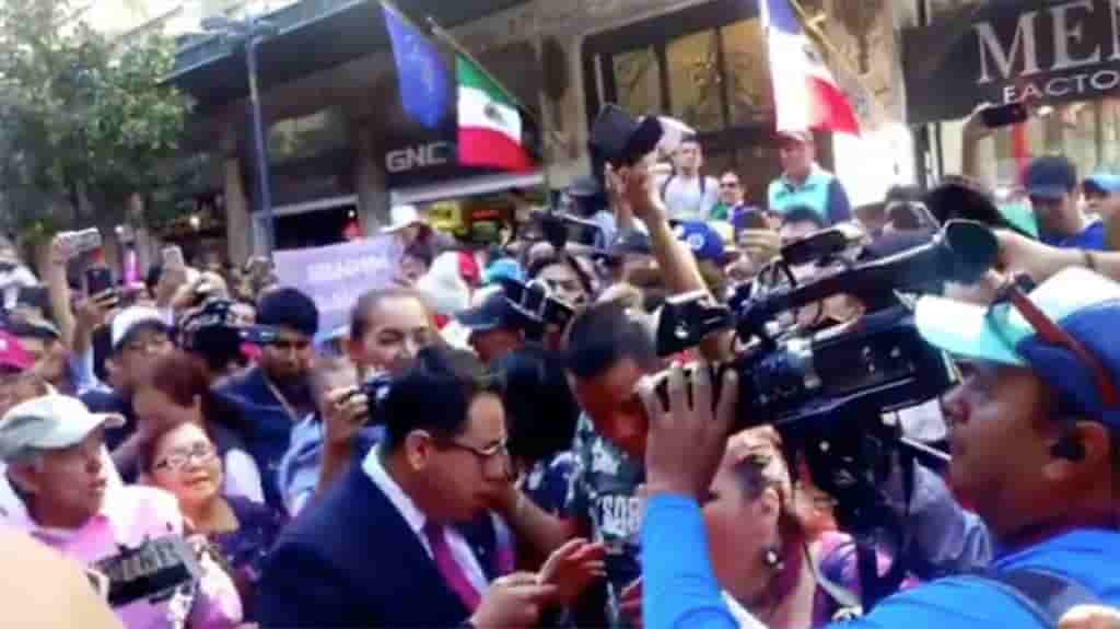 Encaran y agreden a Irving Pineda, reportero de Azteca Noticias