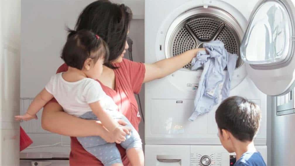 Mujeres que se dedican al hogar tendrían que recibir remuneración