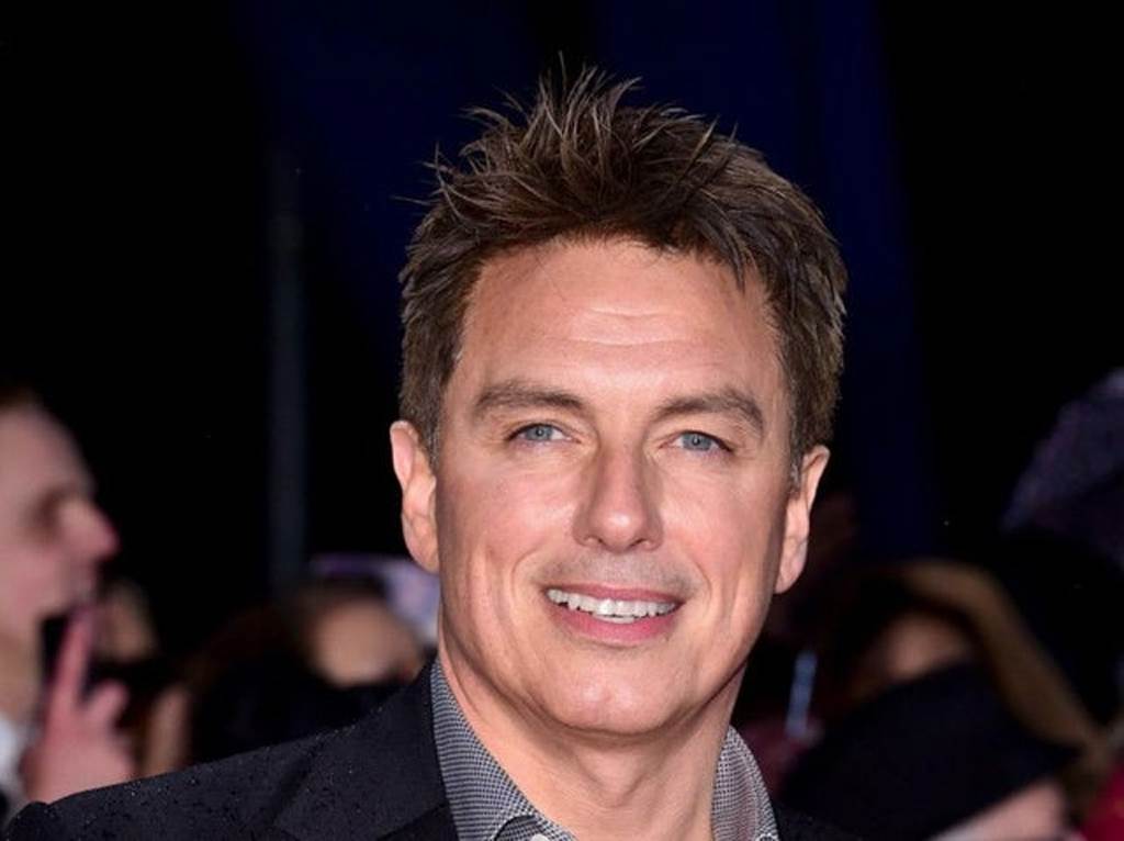 Hospitalizado John Barrowman por lesión en el cuello