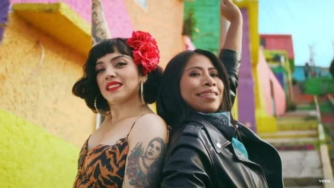 Yalitza Aparicio protesta con Mon Laferte en el video de ‘Plata ta tá’