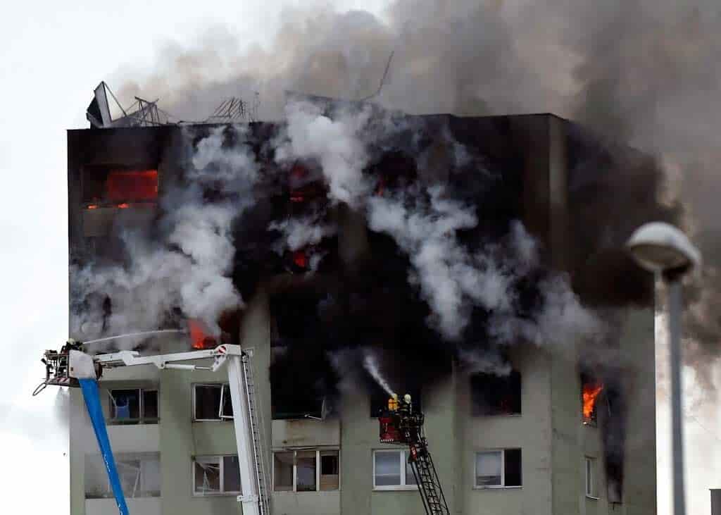 Explosión de gas en departamentos de Eslovaquia deja al menos 5 muertos