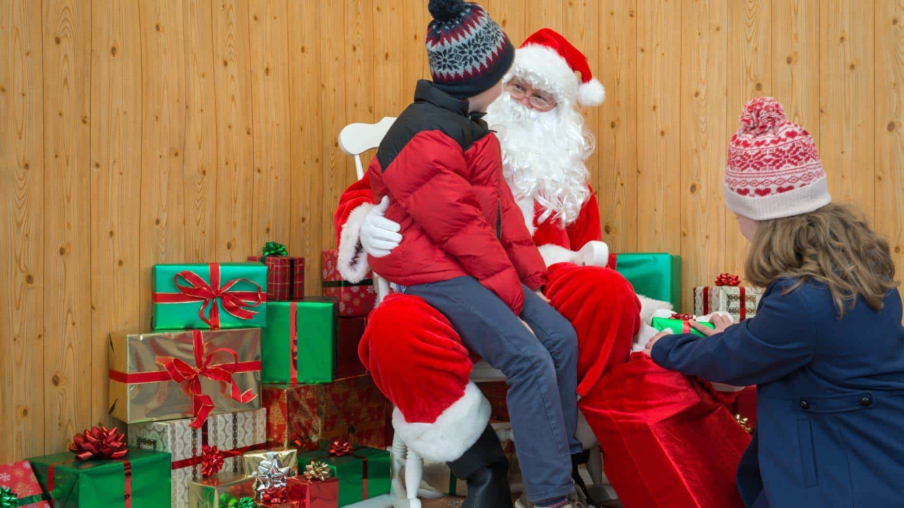 Detienen a pedófilo que se vestía de Santa Claus para acercarse a niños