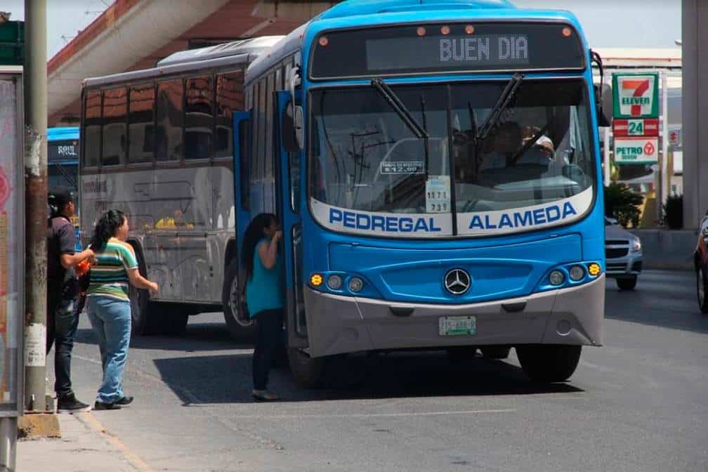 Discutirán hoy 'en lo oscurito' tarifazo al transporte de NL