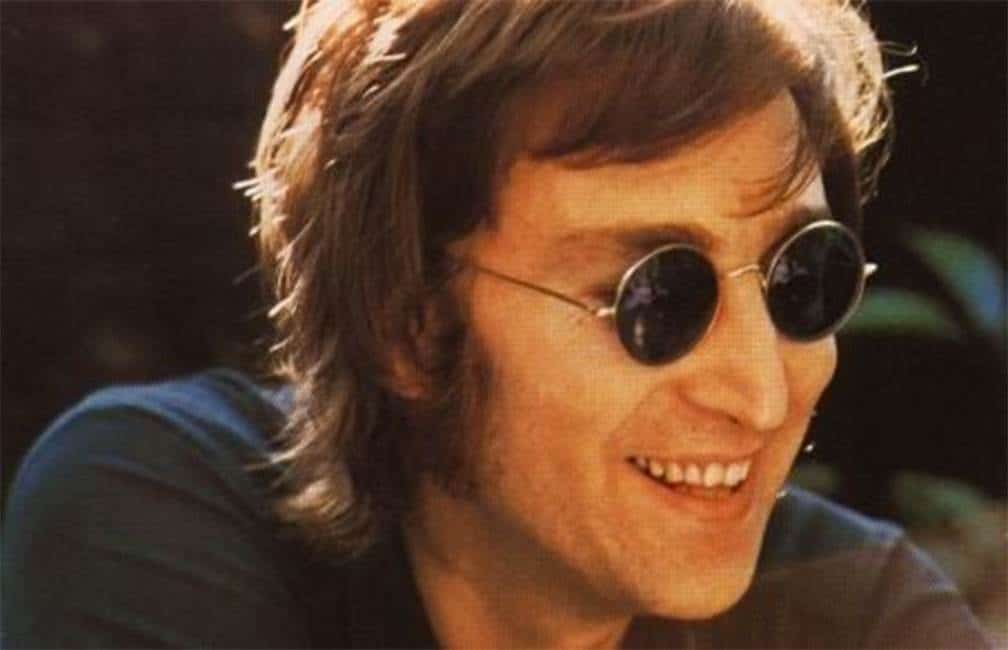 Subastan gafas redondas de John Lennon