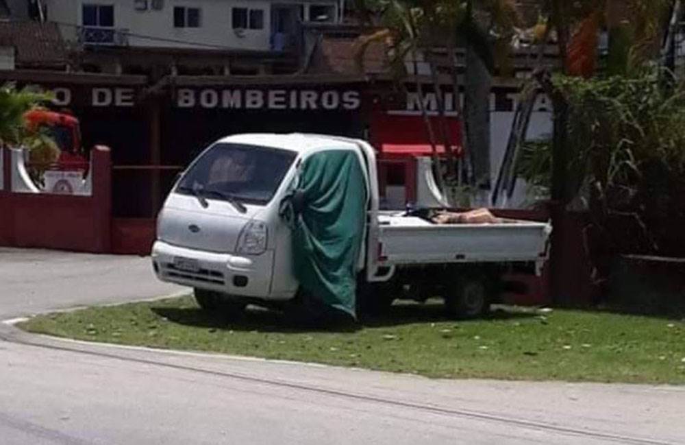 Realizan escalofriante hallazgo de 7 cuerpos en la caja de un camión