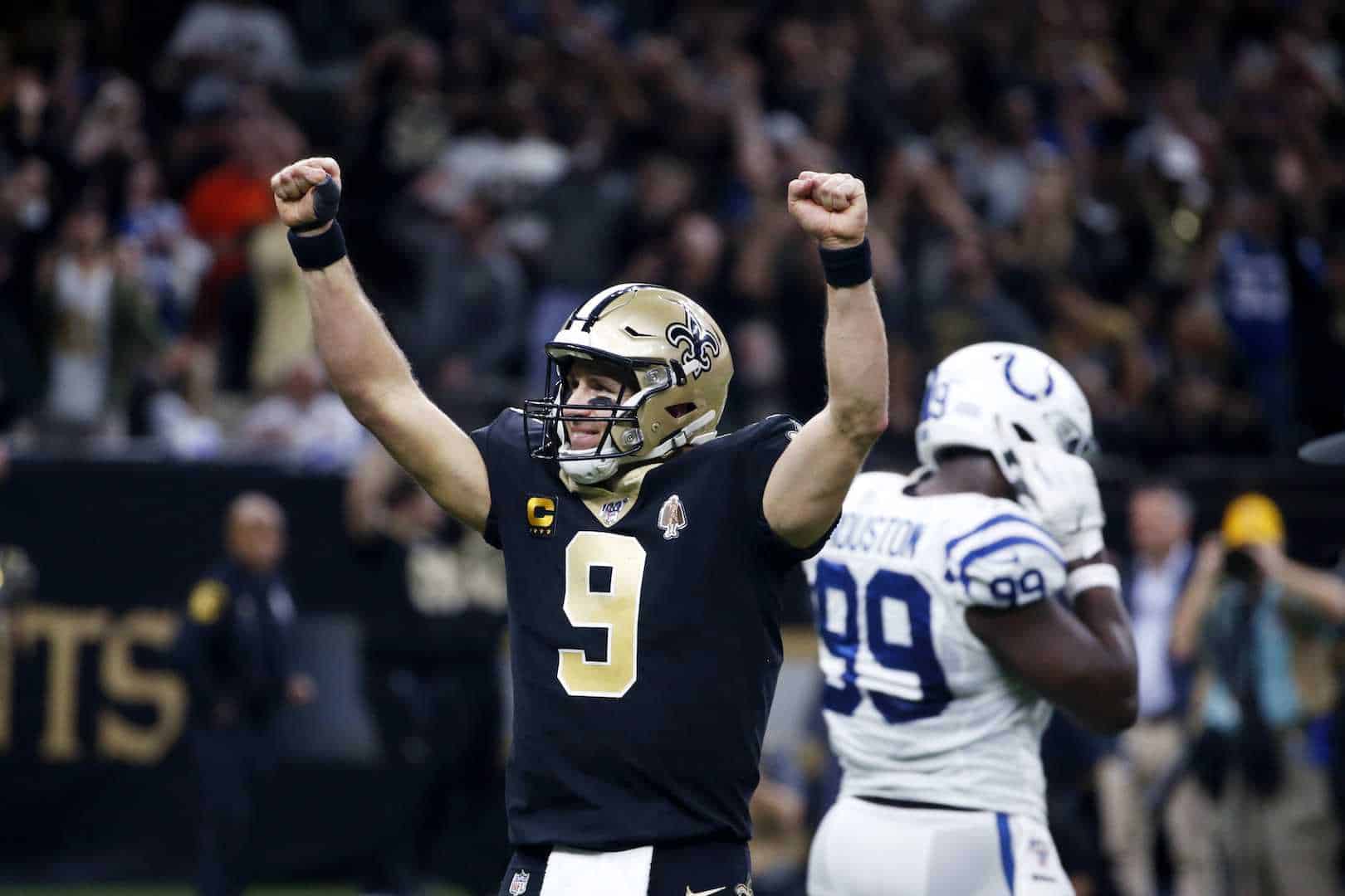 Brees impone récord de pases de anotación; Saints arrollan