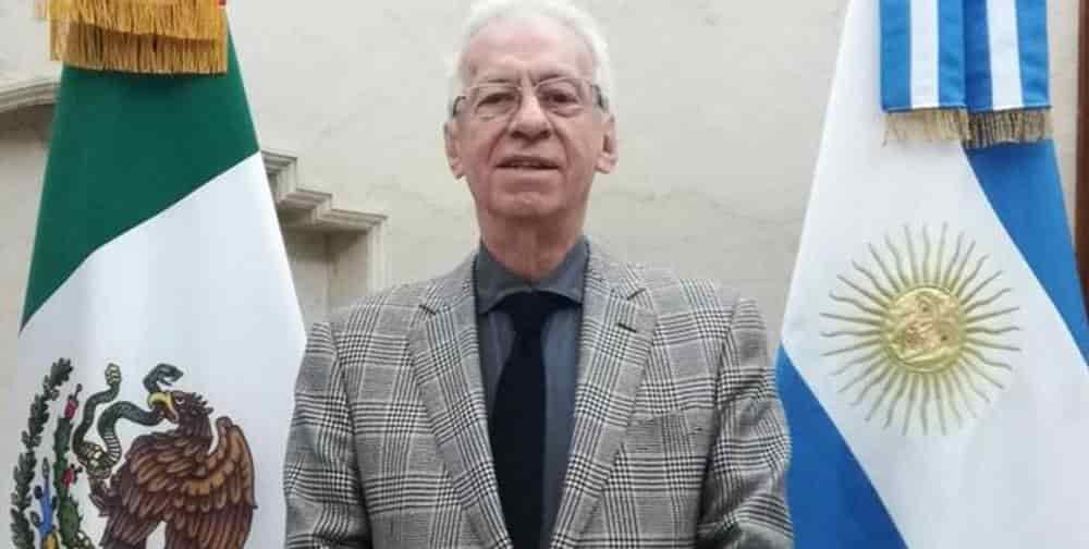 Dimite embajador; ahora roba playera; Deja cargo diplomático en Argentina