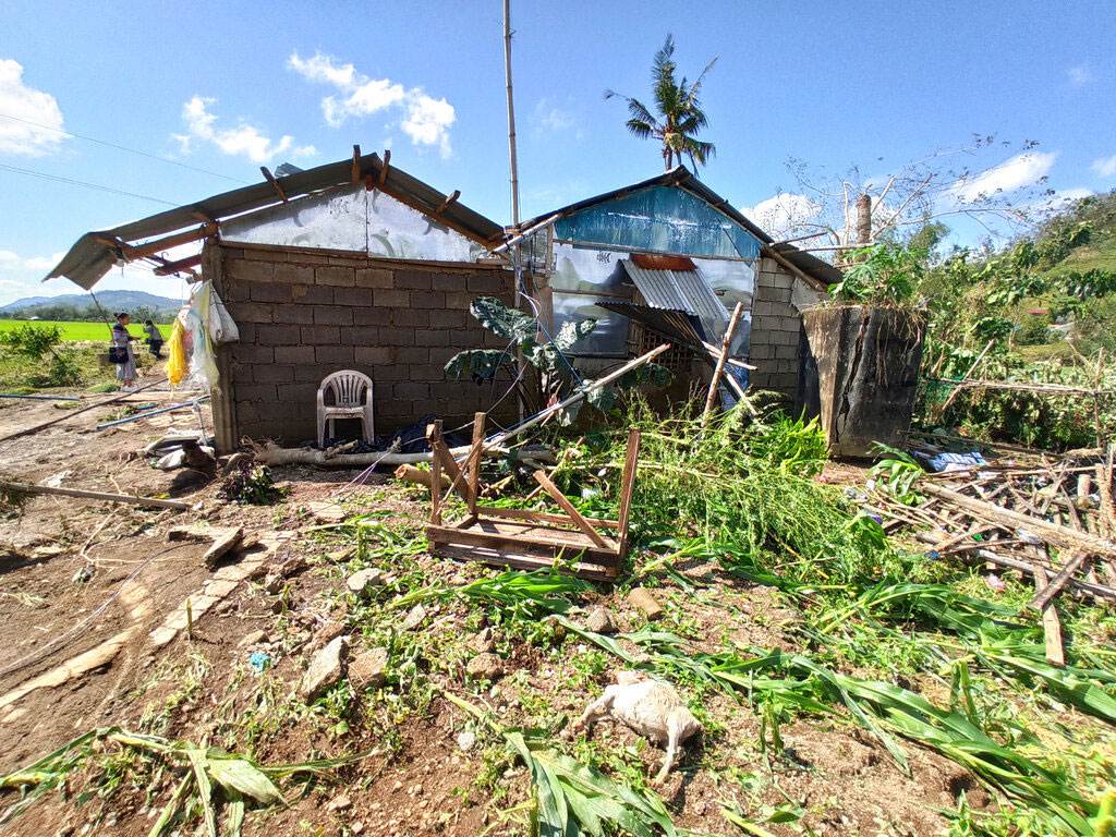 Tifón azota el centro de Filipinas y deja 20 muertos