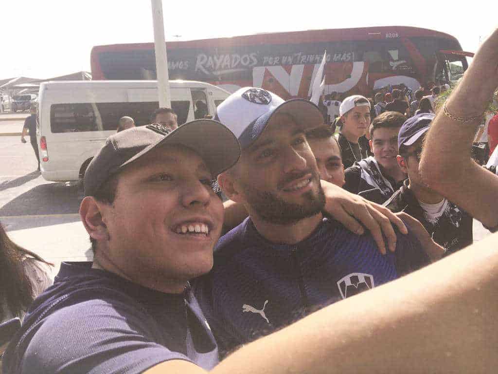 'Vamos Monterrey, queremos la cooopa..!'; aficionados albiazules le piden título a Rayados