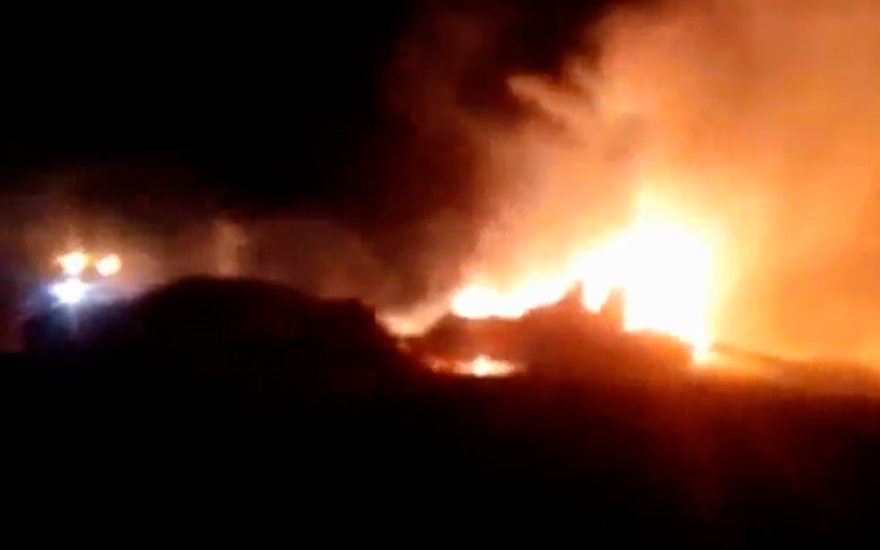 Se incendia recicladora de madera en Apodaca