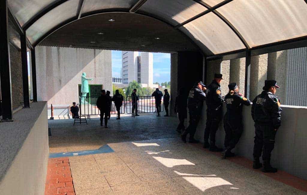 Blindan Congreso ante posible protesta de taxis