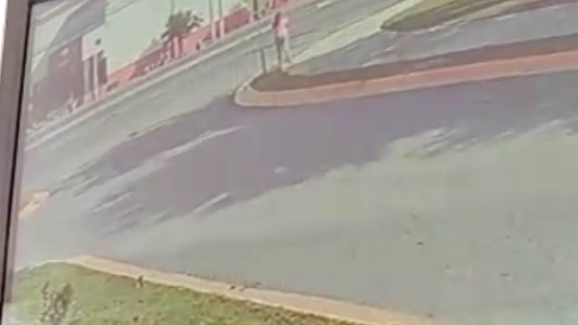 Conductor de taxi arrolla a menor, la insulta y se da a la fuga