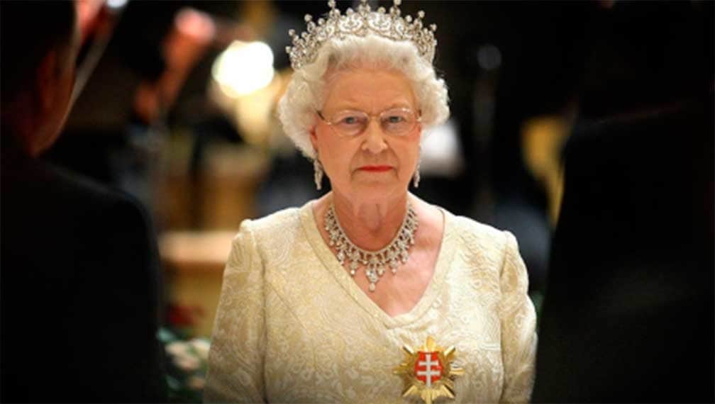 Reina Isabel II convoca reunión familiar para abordar el futuro de Harry y Meghan Markle