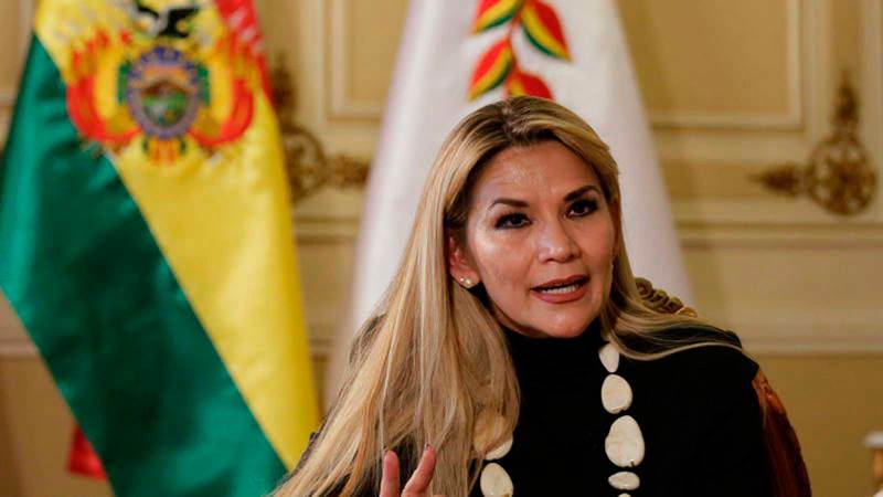 Promulga Jeanine Áñez ley que prorroga su mandato